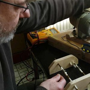 Die Tonabnehmer werden von Hand gewickelt